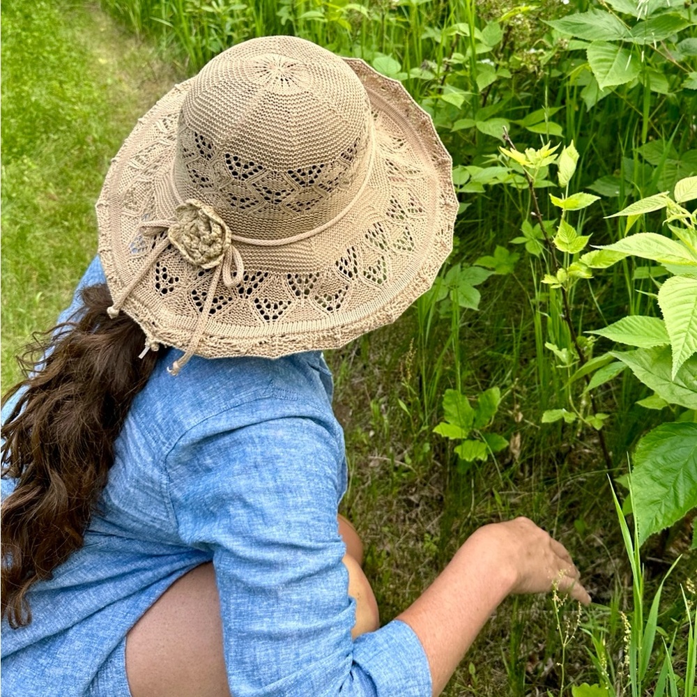 Beige large brim sun hat Perfect for travel, dependable, and breathable